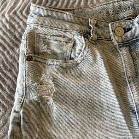 American Eagle Light Wash Cuffed Mom Jean Shorts Size 2 - Picture 6 of 11